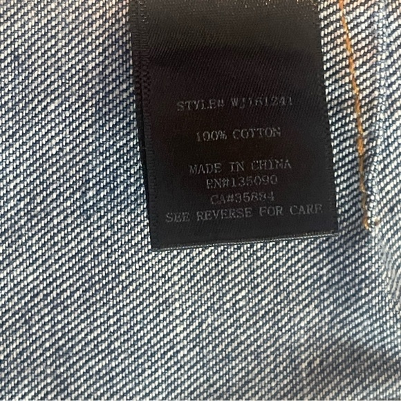 WHITE CROW Distressed Jean Jacket Stitching Detail at Pockets Small - Picture 4 of 10